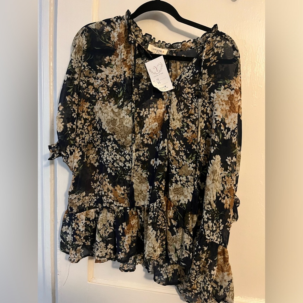 NWT floral top!